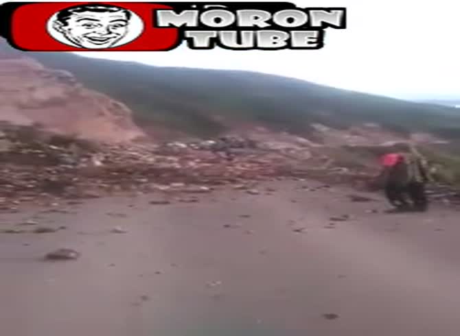 Video :Peru - A landslide sweeps away a drunk lady